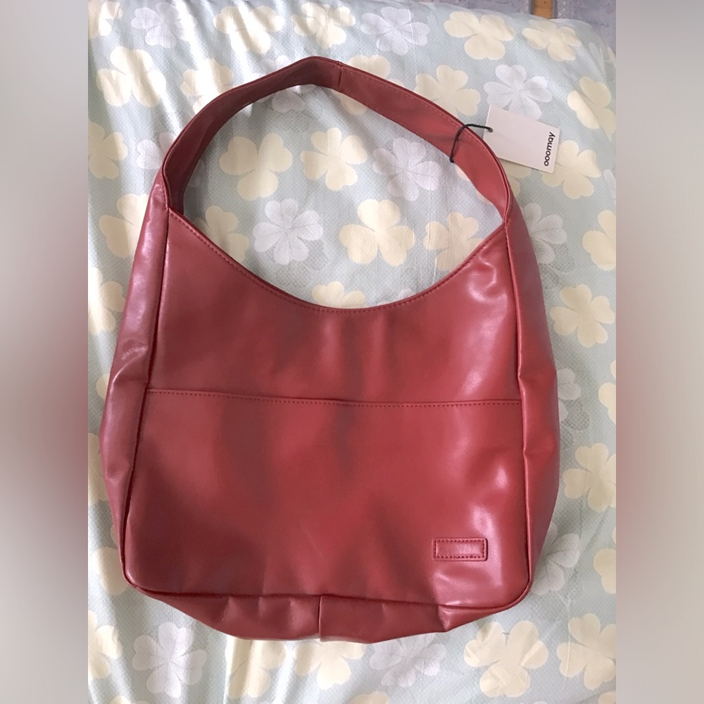 Chic Red Hobo Bag with Crescent Design